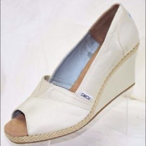 Toms peep toe wedges with espadrille edging, NWT✨